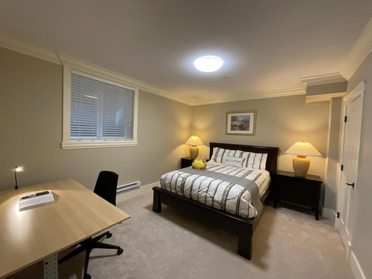 New Two-Bedroom Legal Suite With Parking White Rock Exterior photo